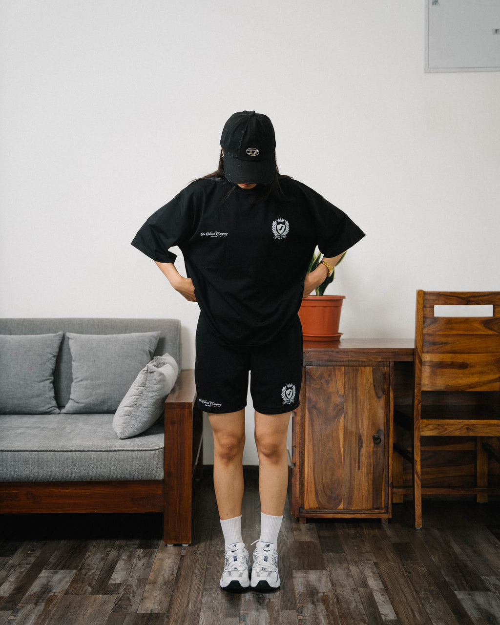 CREST SHORTS (BLACK)