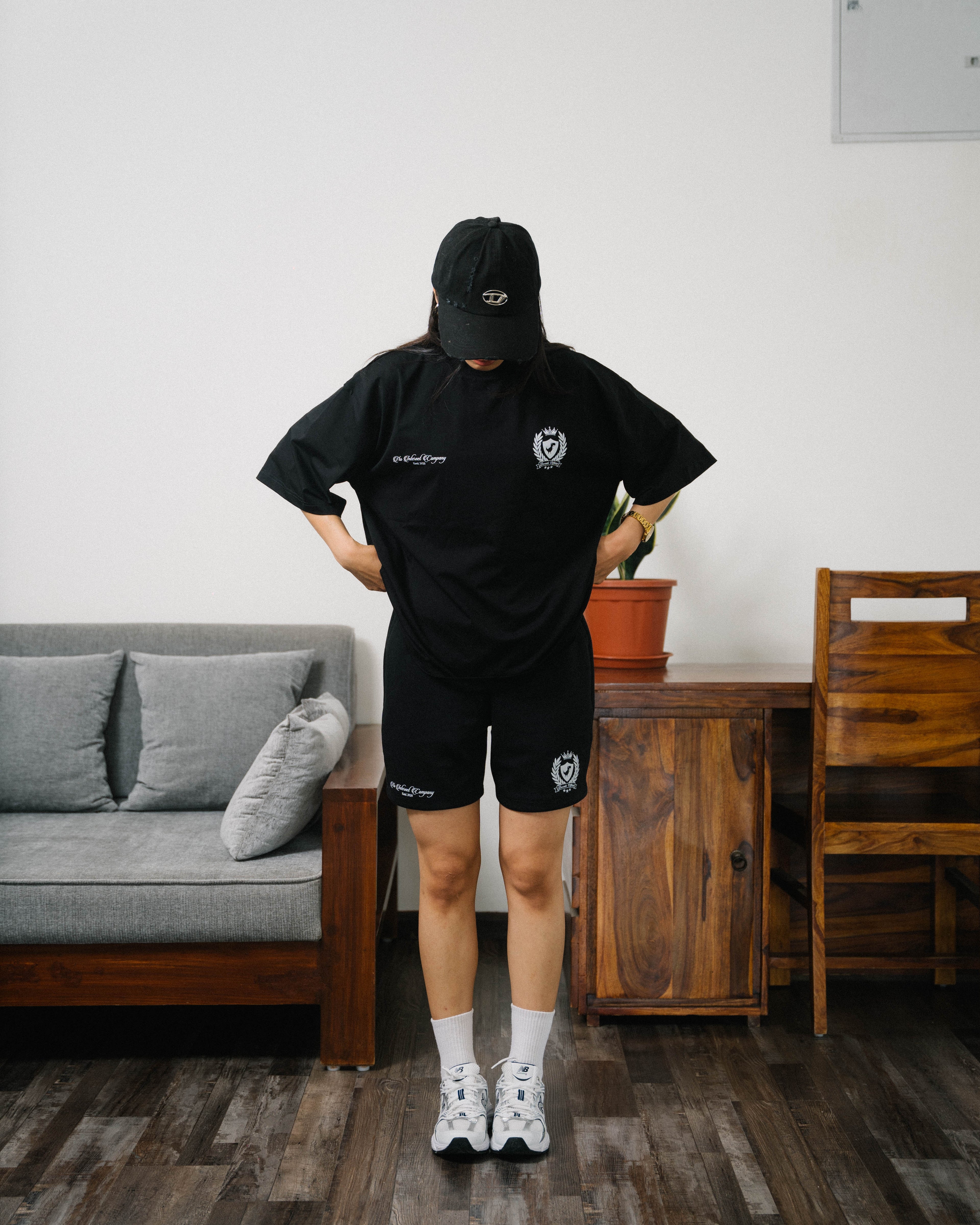 CREST SHORTS (BLACK)