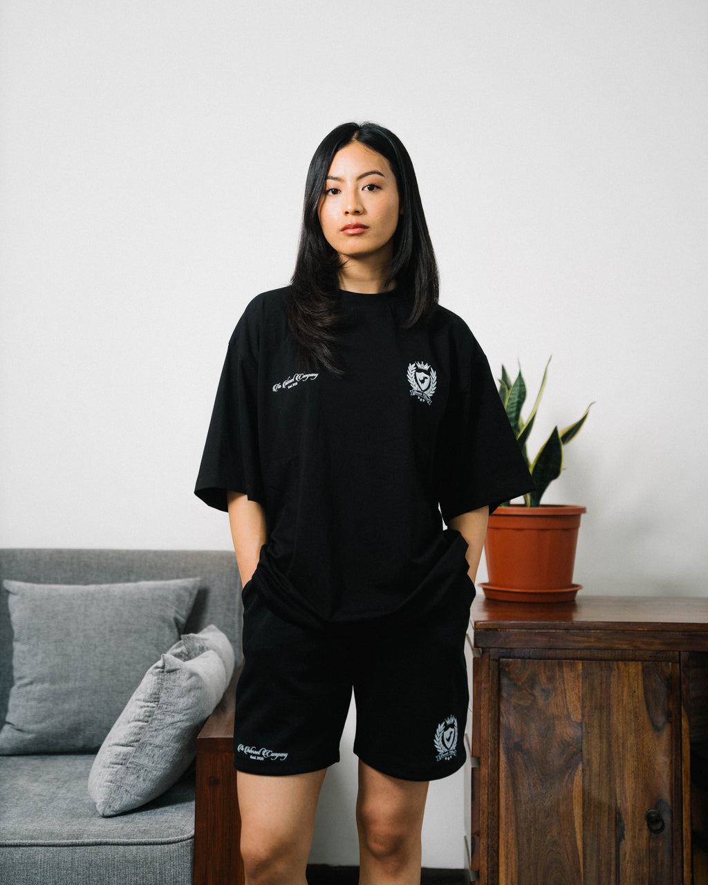 CREST SHORTS (BLACK)