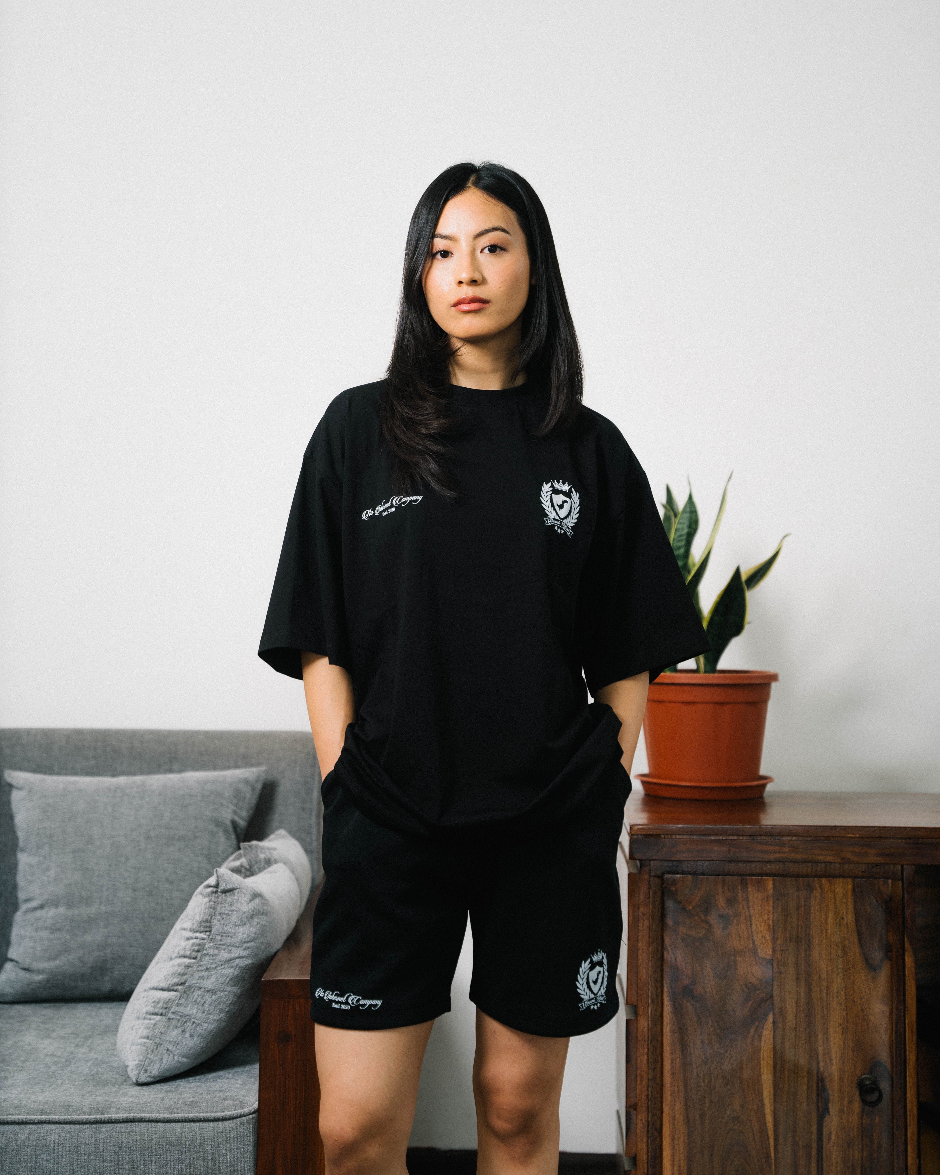 CREST SHORTS (BLACK)