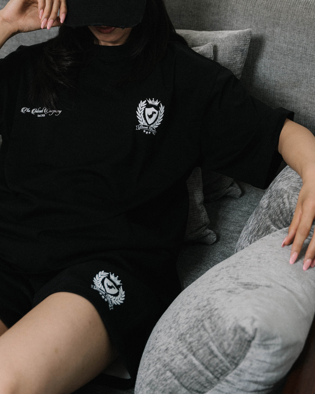 CREST SHORTS (BLACK)