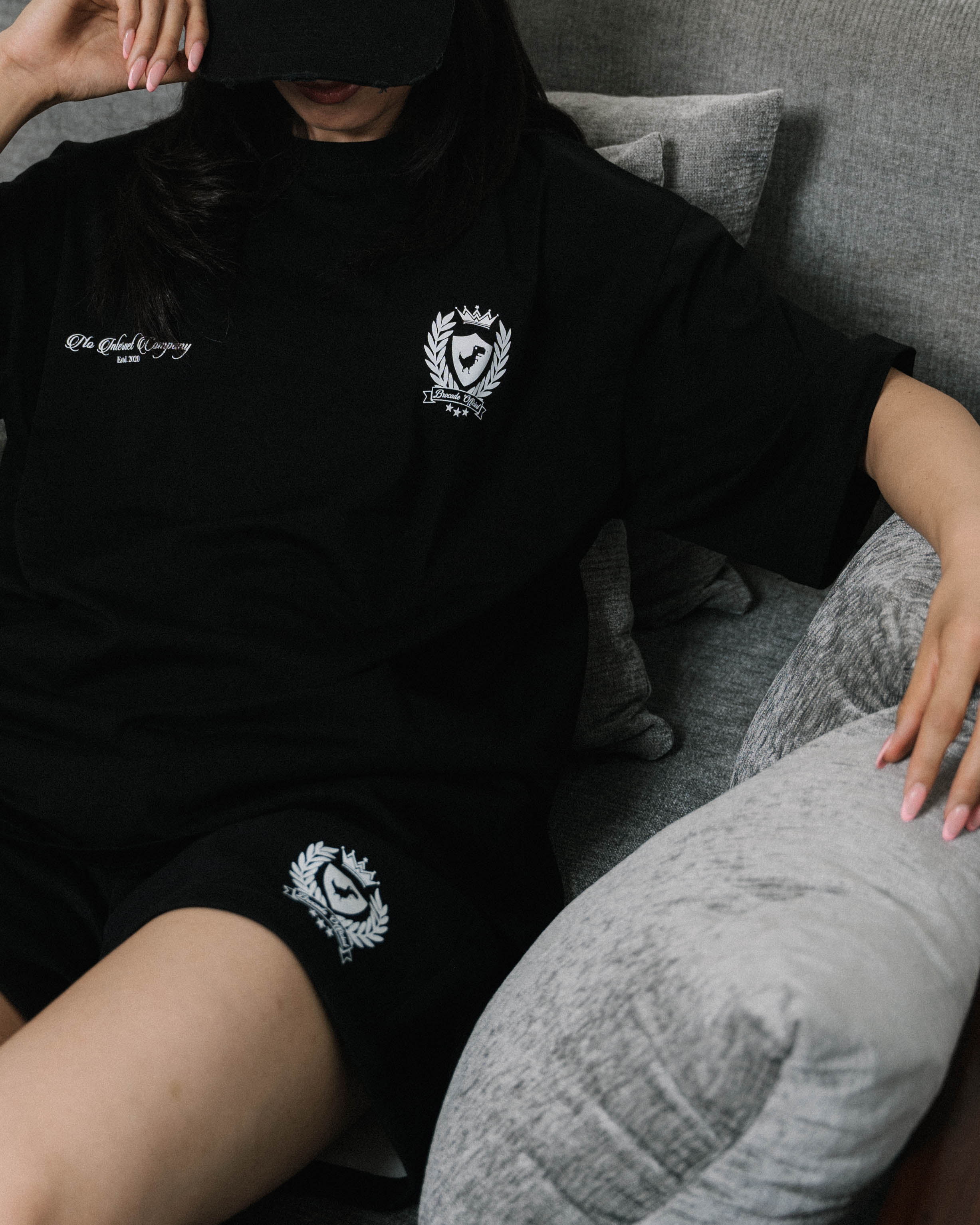 CREST SHORTS (BLACK)