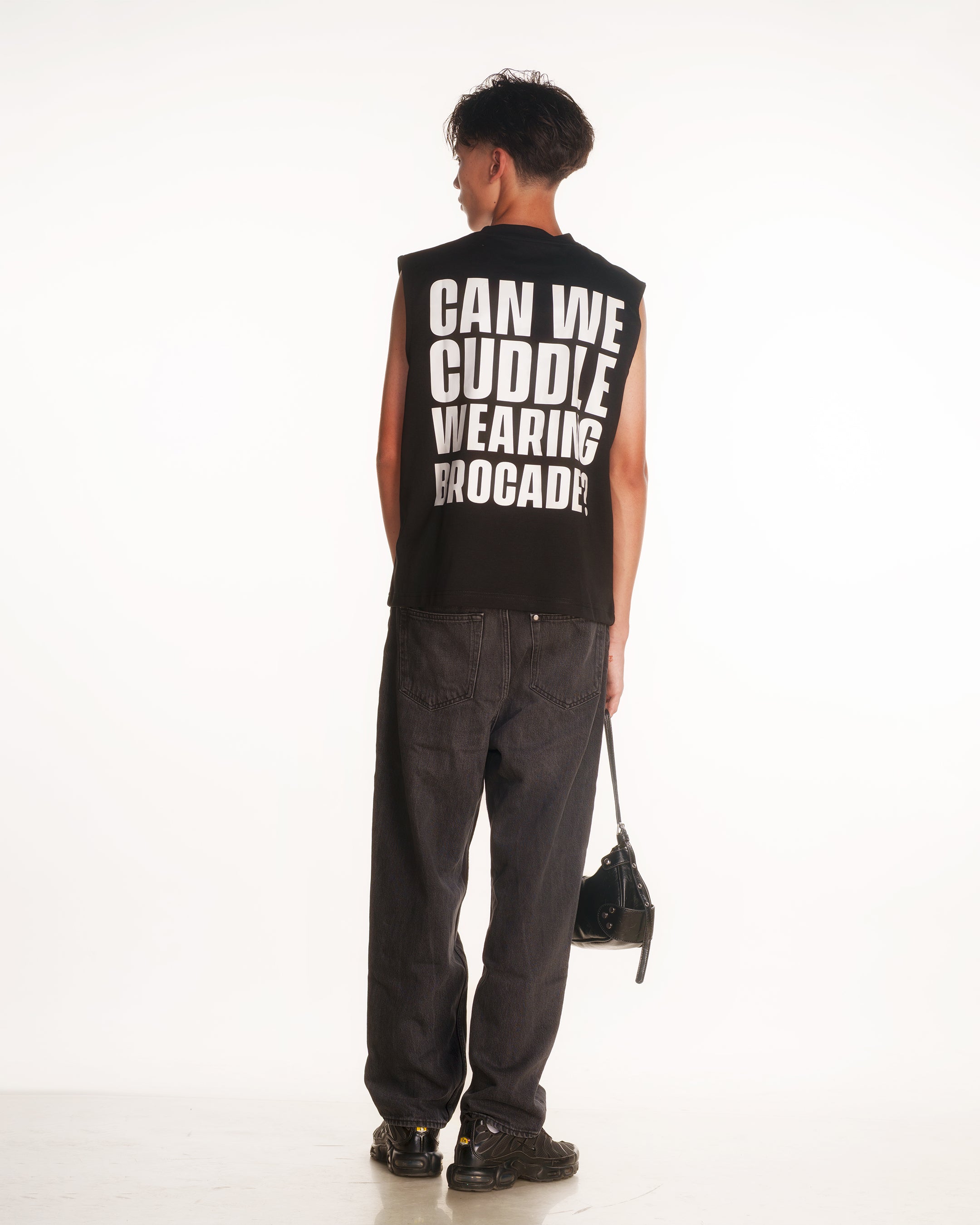 CURL UP TEE (BLACK)